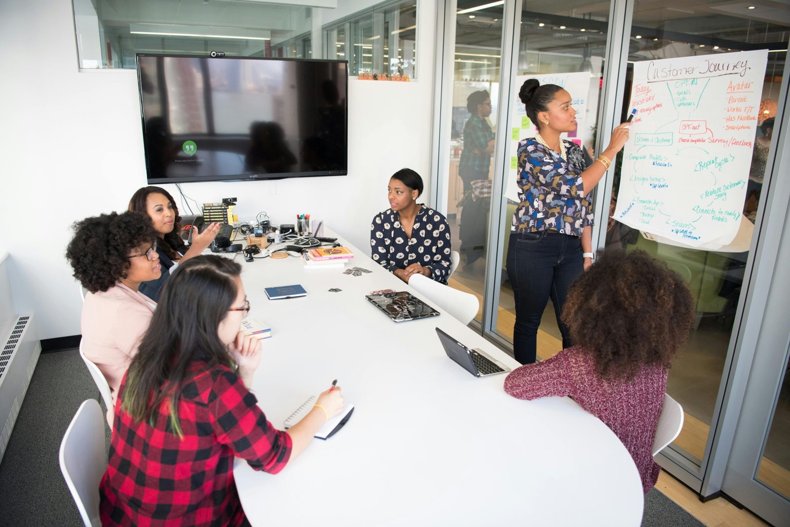 Embora muitos vejam os hackathons como simples maratonas de programação, seu verdadeiro valor estratégico pode ser muito maior — se bem explorado.